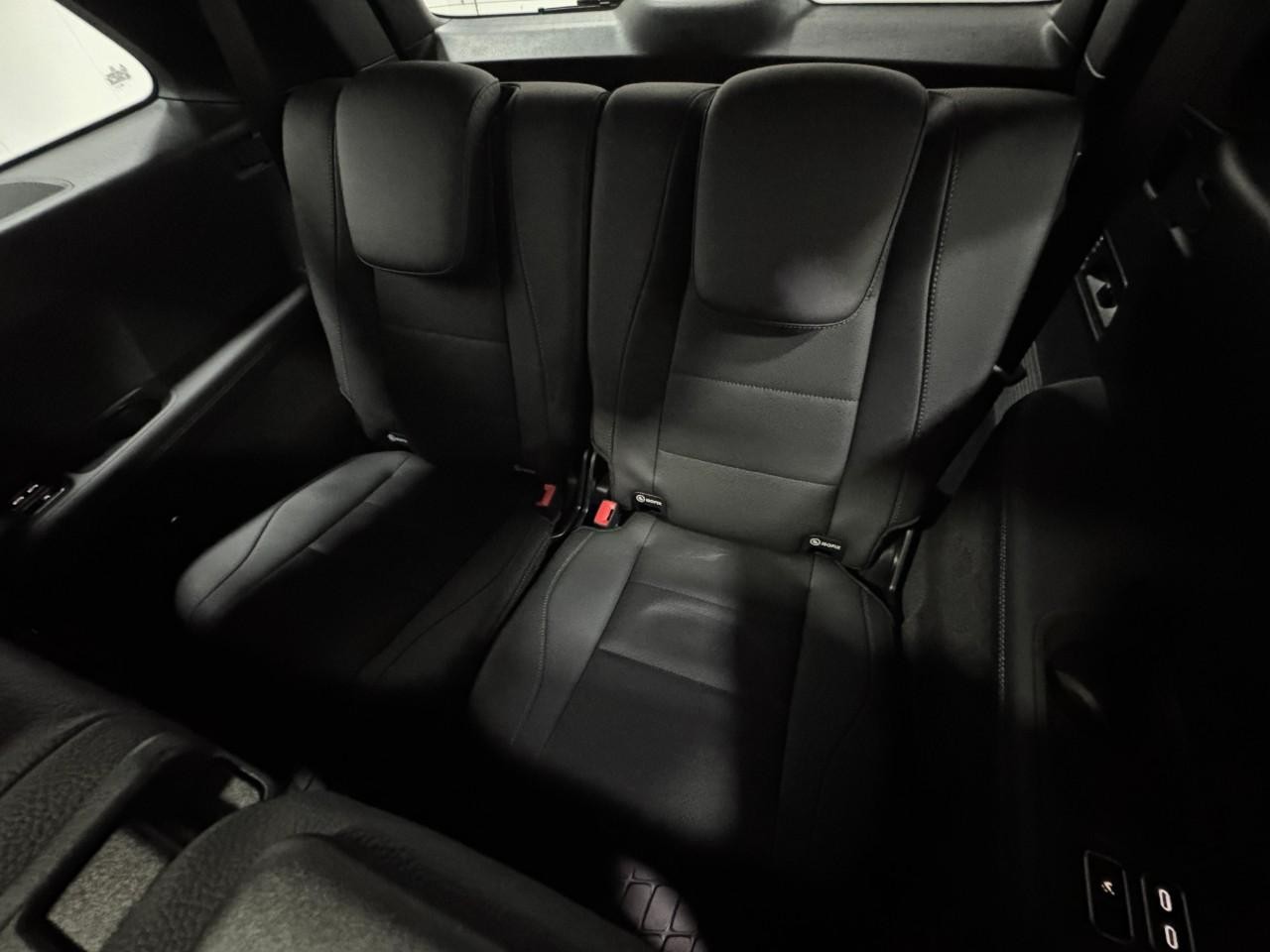 Mercedes-Benz GLS Vehicle Full-screen Gallery Image 8