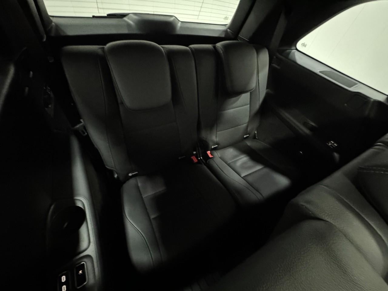 Mercedes-Benz GLS Vehicle Full-screen Gallery Image 11