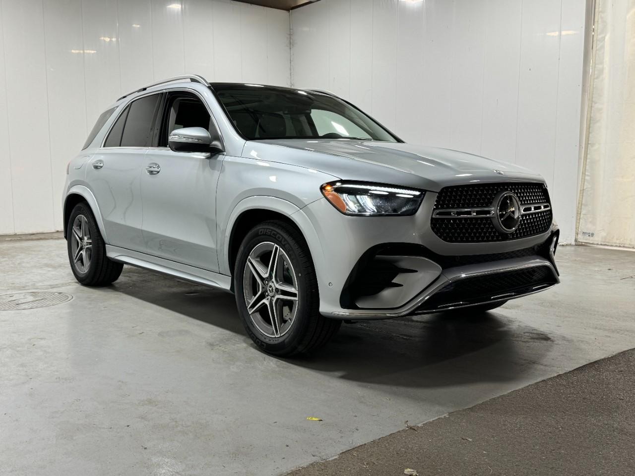Mercedes-Benz GLE Vehicle Full-screen Gallery Image 6