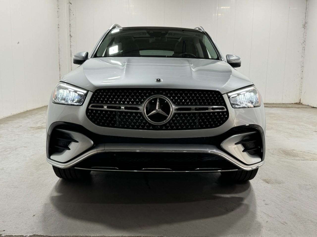 Mercedes-Benz GLE Vehicle Full-screen Gallery Image 7