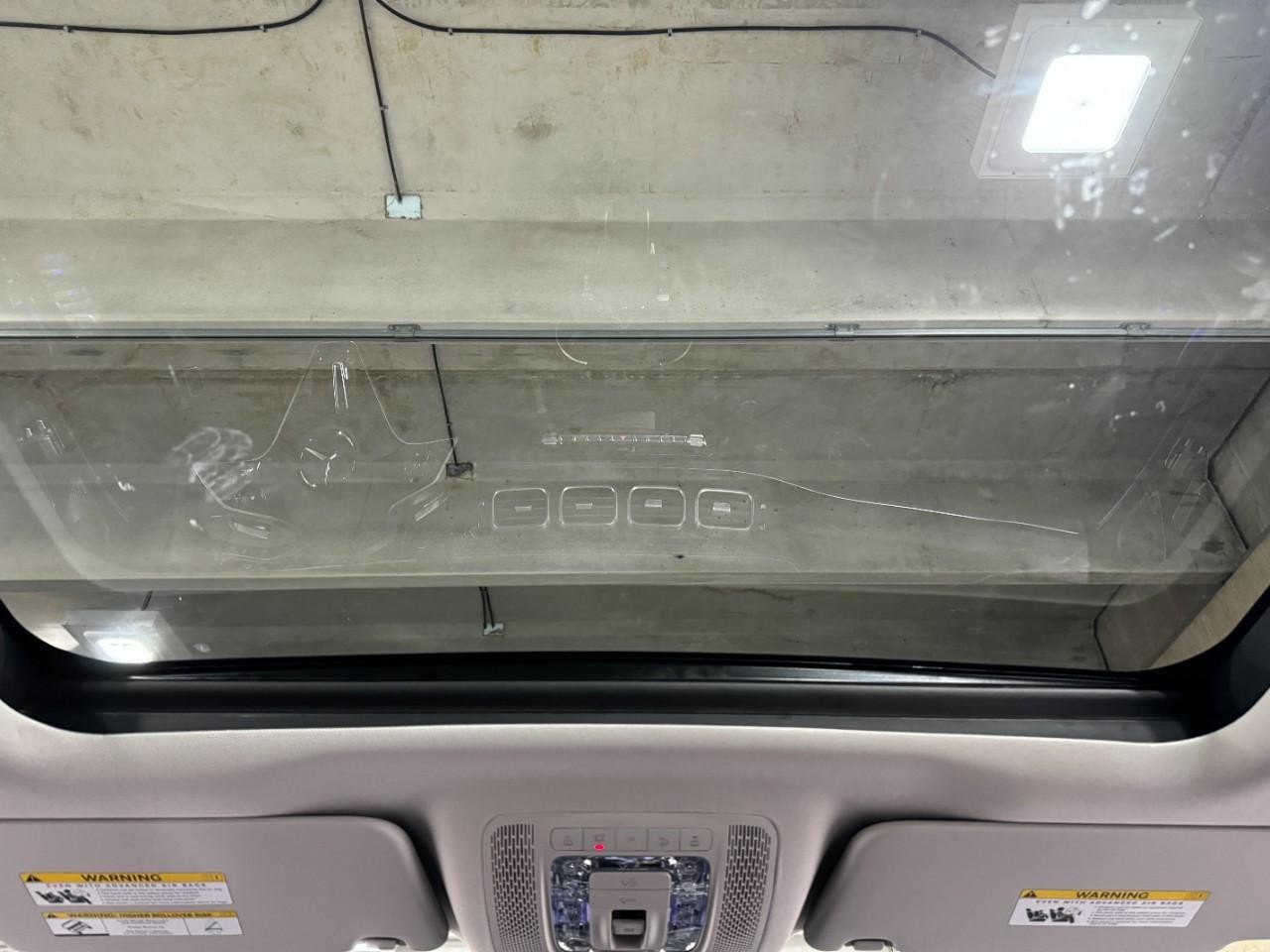 Mercedes-Benz GLE Vehicle Full-screen Gallery Image 11