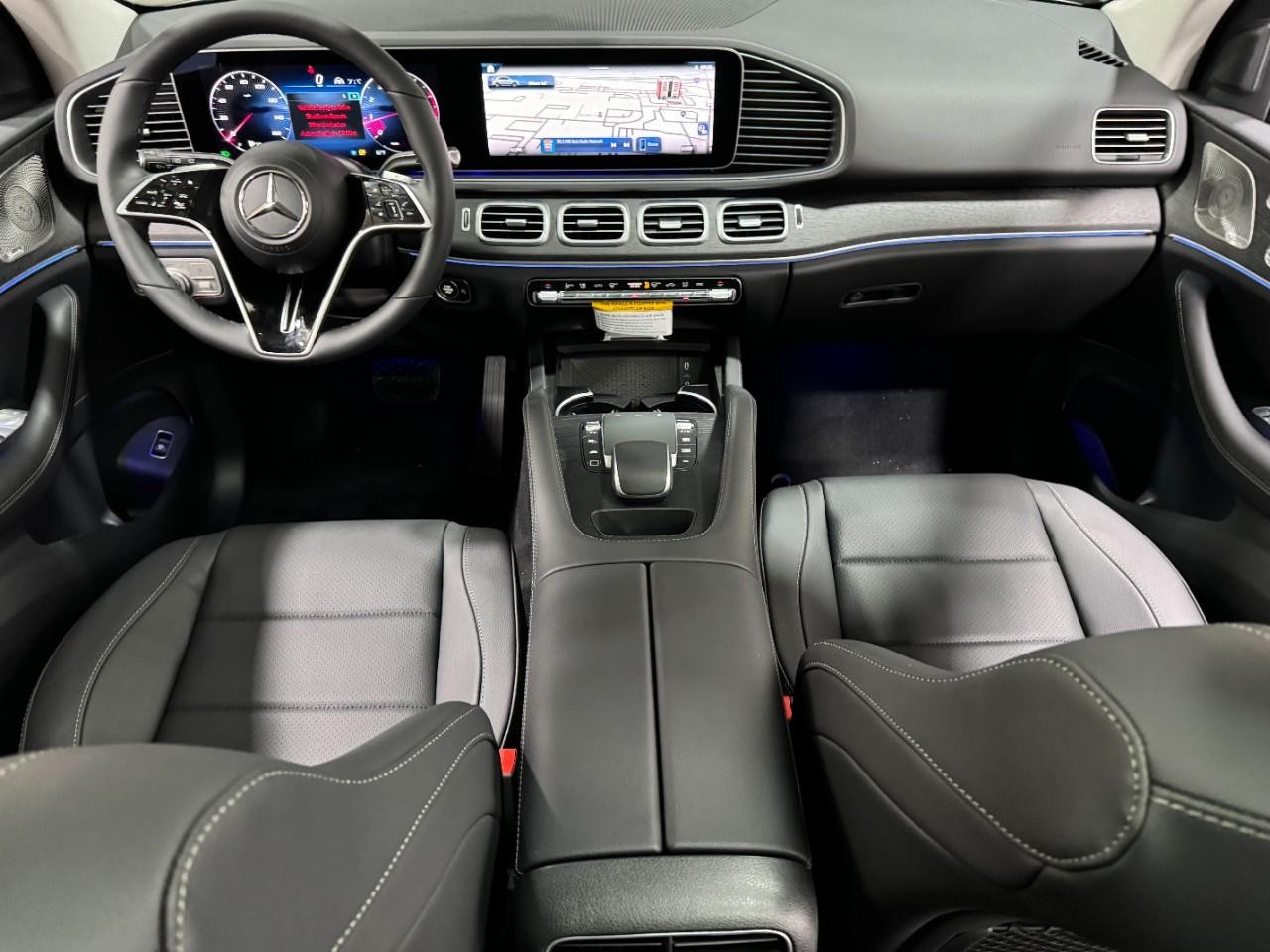 Mercedes-Benz GLE Vehicle Full-screen Gallery Image 12