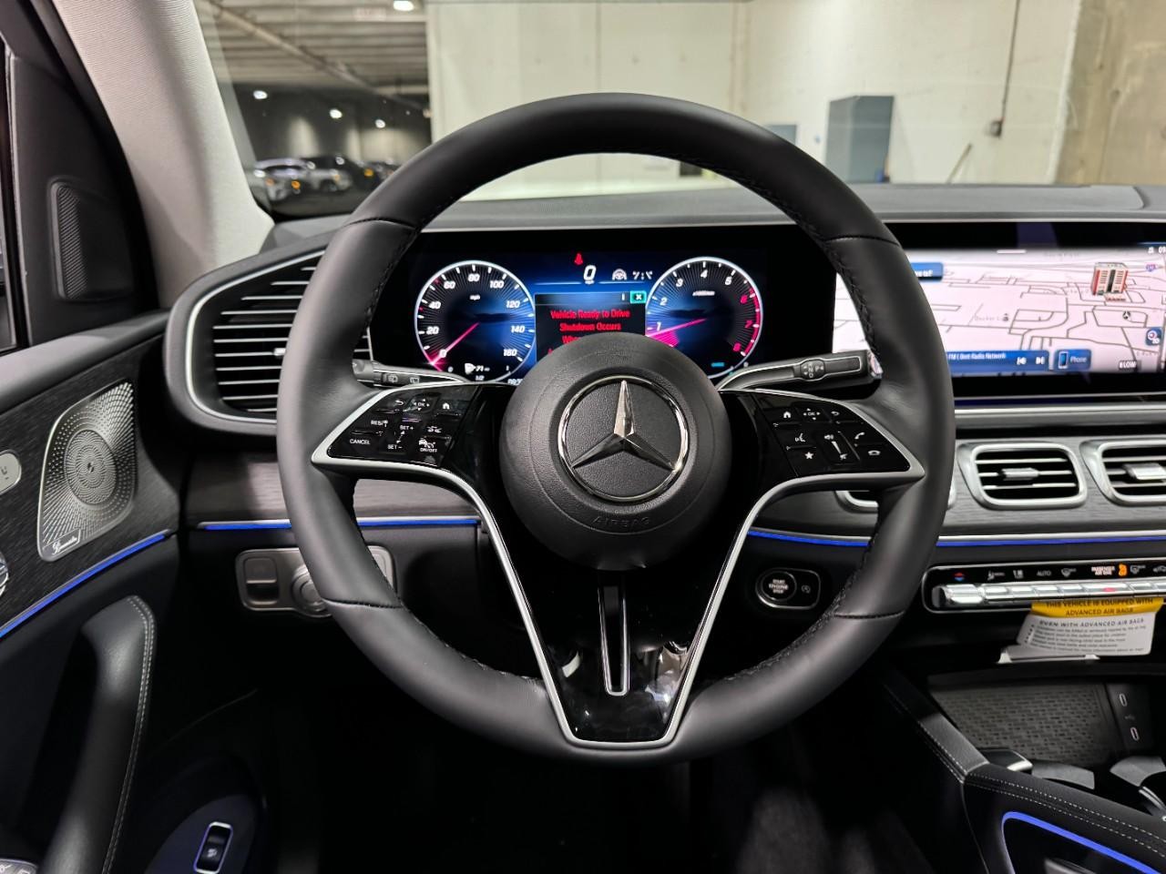 Mercedes-Benz GLE Vehicle Full-screen Gallery Image 13
