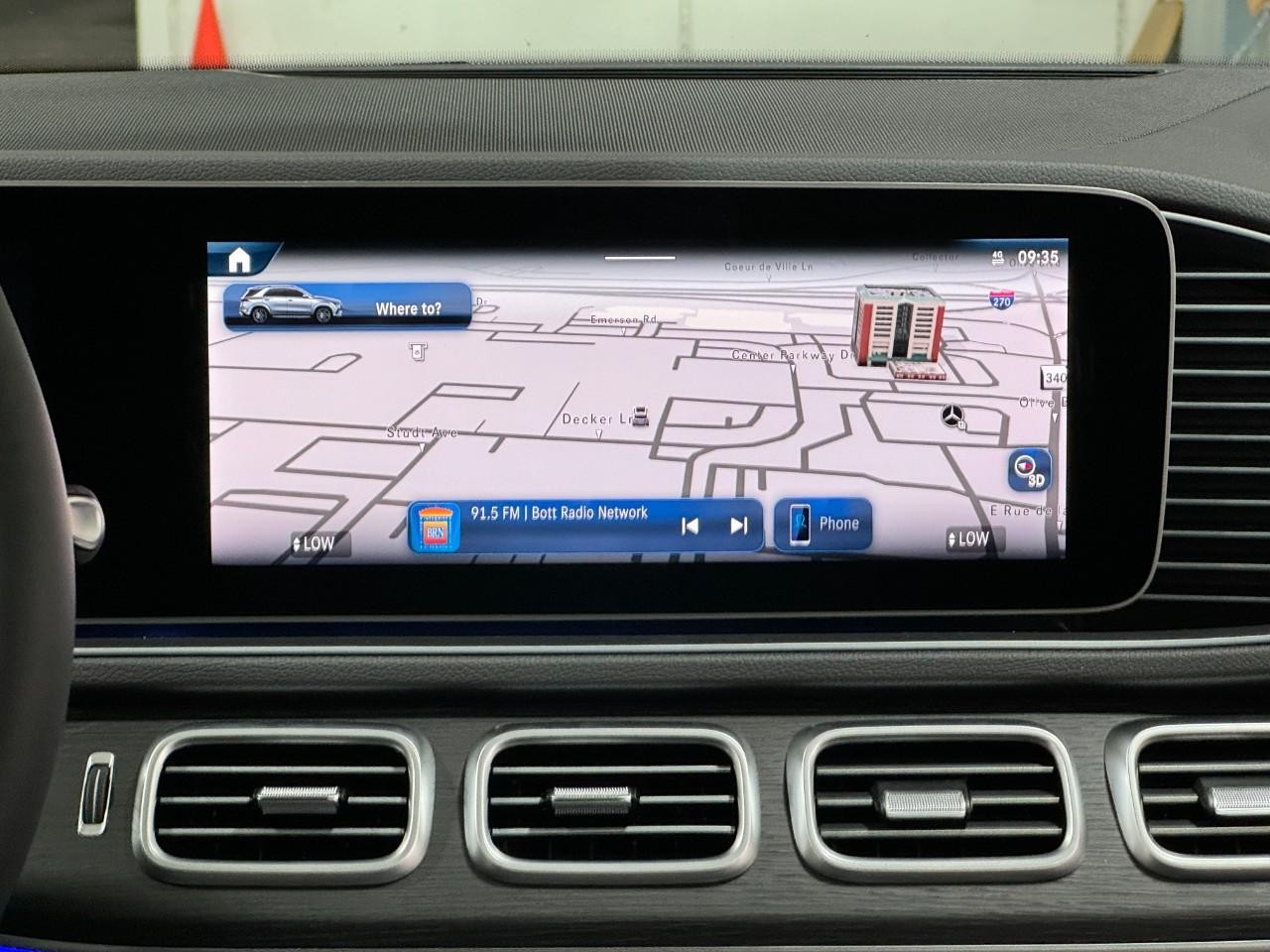 Mercedes-Benz GLE Vehicle Full-screen Gallery Image 14