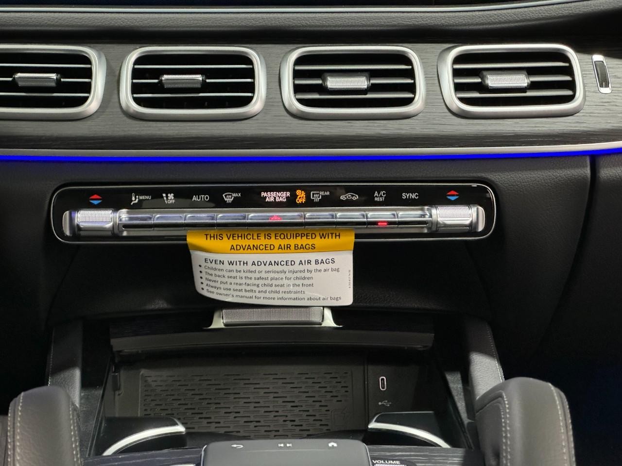 Mercedes-Benz GLE Vehicle Full-screen Gallery Image 15