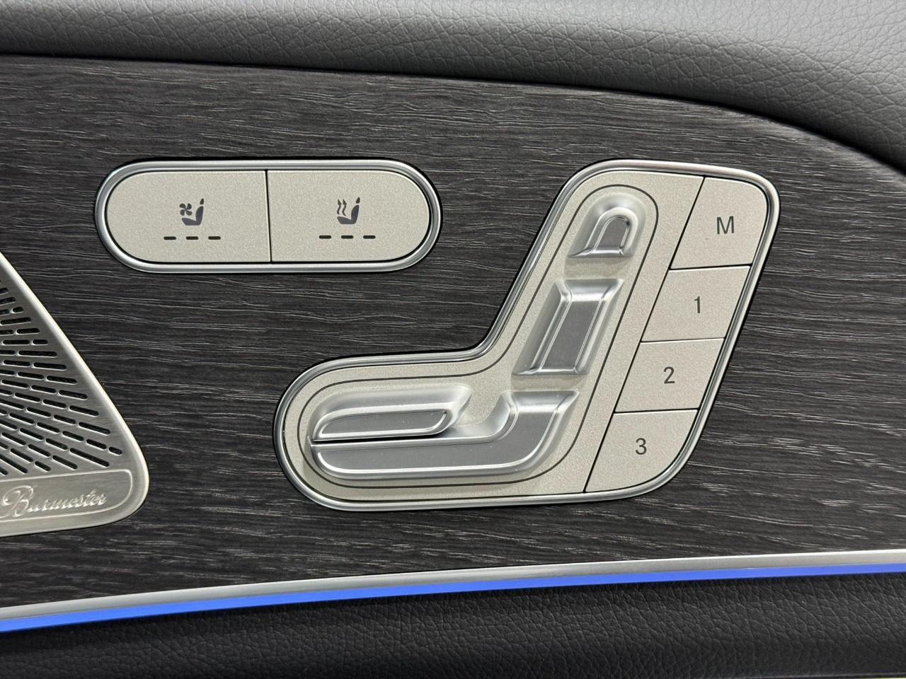 Mercedes-Benz GLE Vehicle Full-screen Gallery Image 21