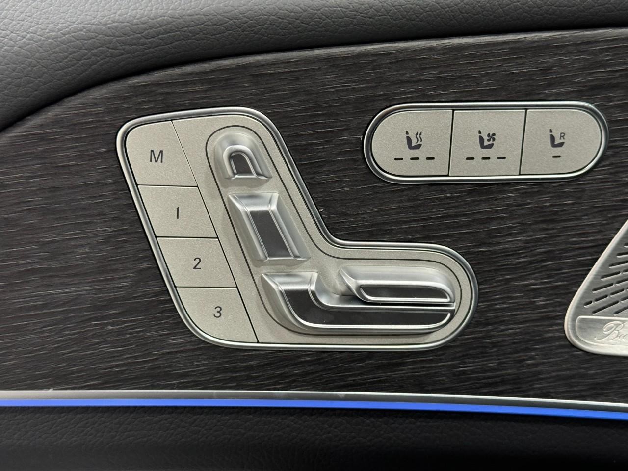 Mercedes-Benz GLE Vehicle Full-screen Gallery Image 25