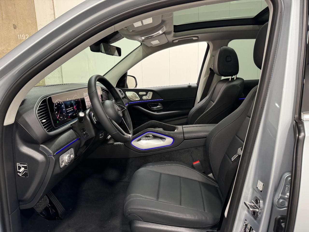 Mercedes-Benz GLE Vehicle Full-screen Gallery Image 29