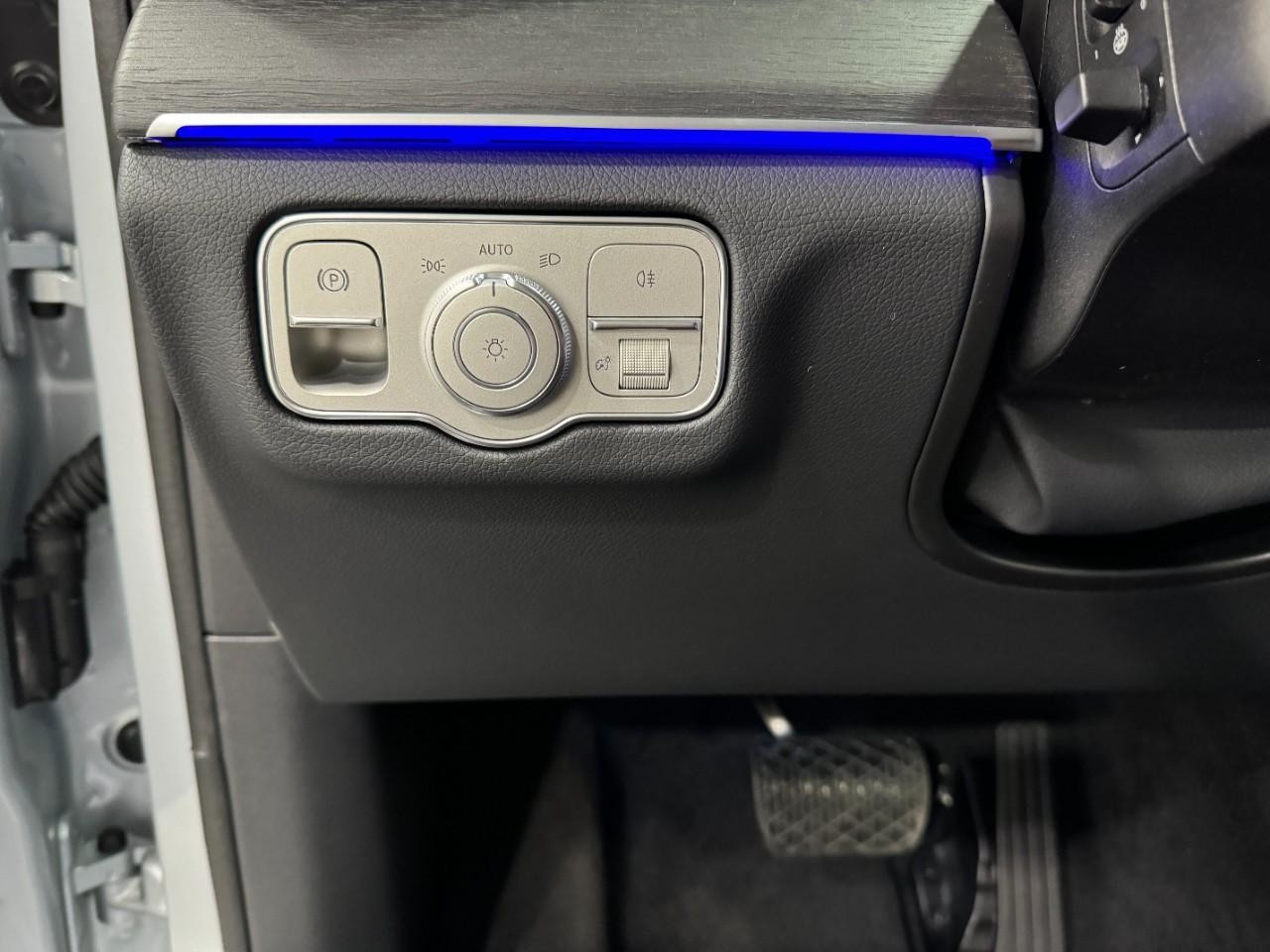 Mercedes-Benz GLE Vehicle Full-screen Gallery Image 32