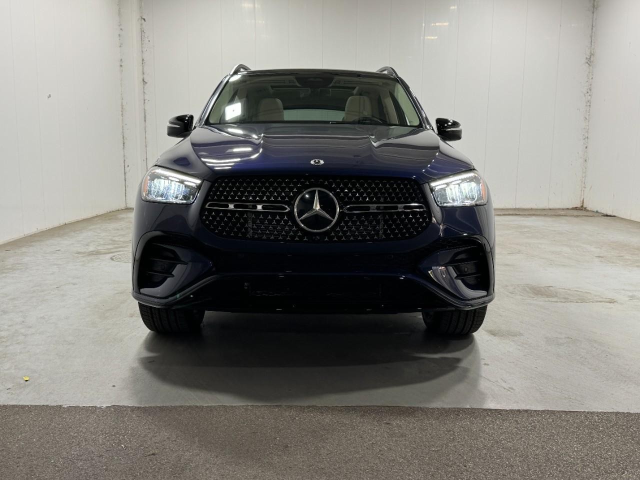 Mercedes-Benz GLE Vehicle Full-screen Gallery Image 7