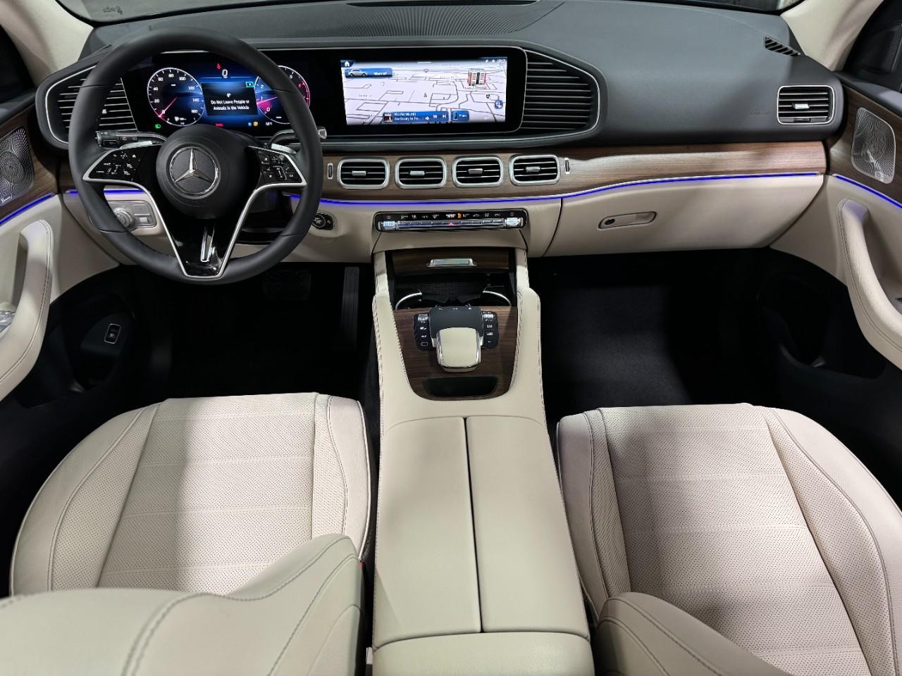 Mercedes-Benz GLE Vehicle Full-screen Gallery Image 12