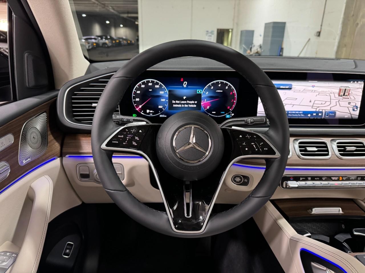 Mercedes-Benz GLE Vehicle Full-screen Gallery Image 13