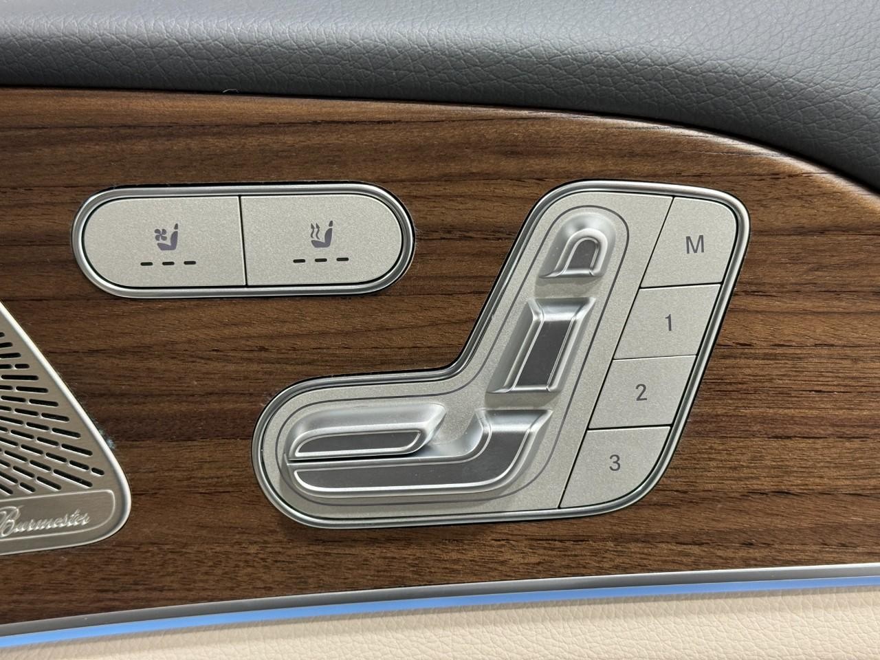 Mercedes-Benz GLE Vehicle Full-screen Gallery Image 21