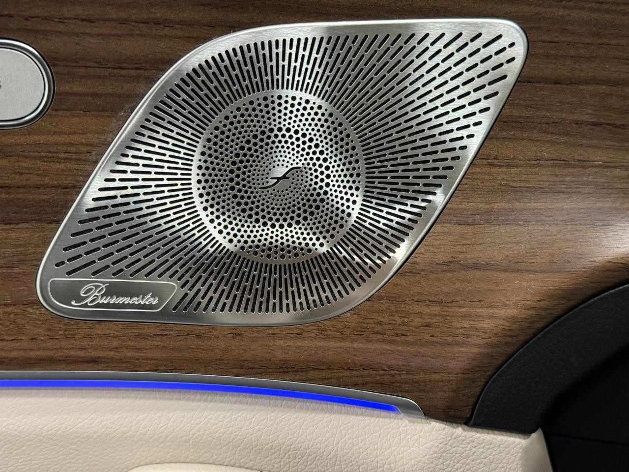 Mercedes-Benz GLE Vehicle Full-screen Gallery Image 24