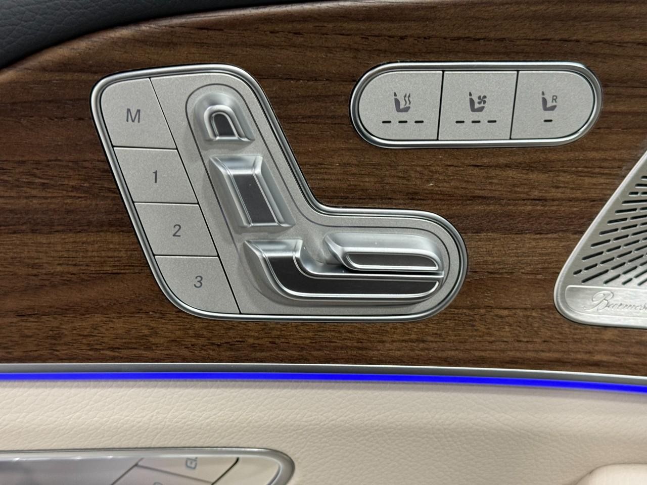 Mercedes-Benz GLE Vehicle Full-screen Gallery Image 25