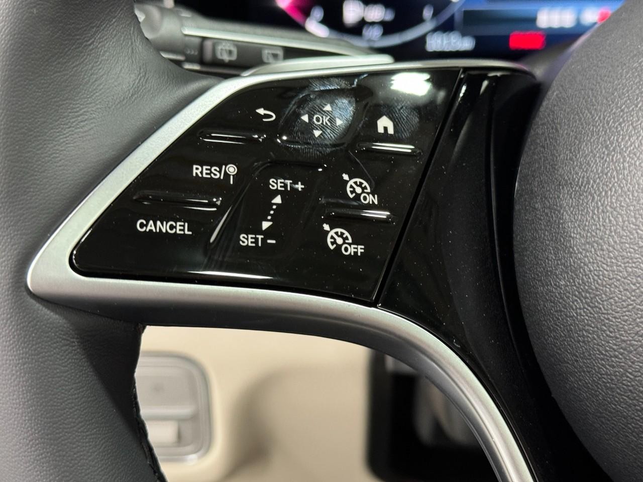 Mercedes-Benz GLE Vehicle Full-screen Gallery Image 33