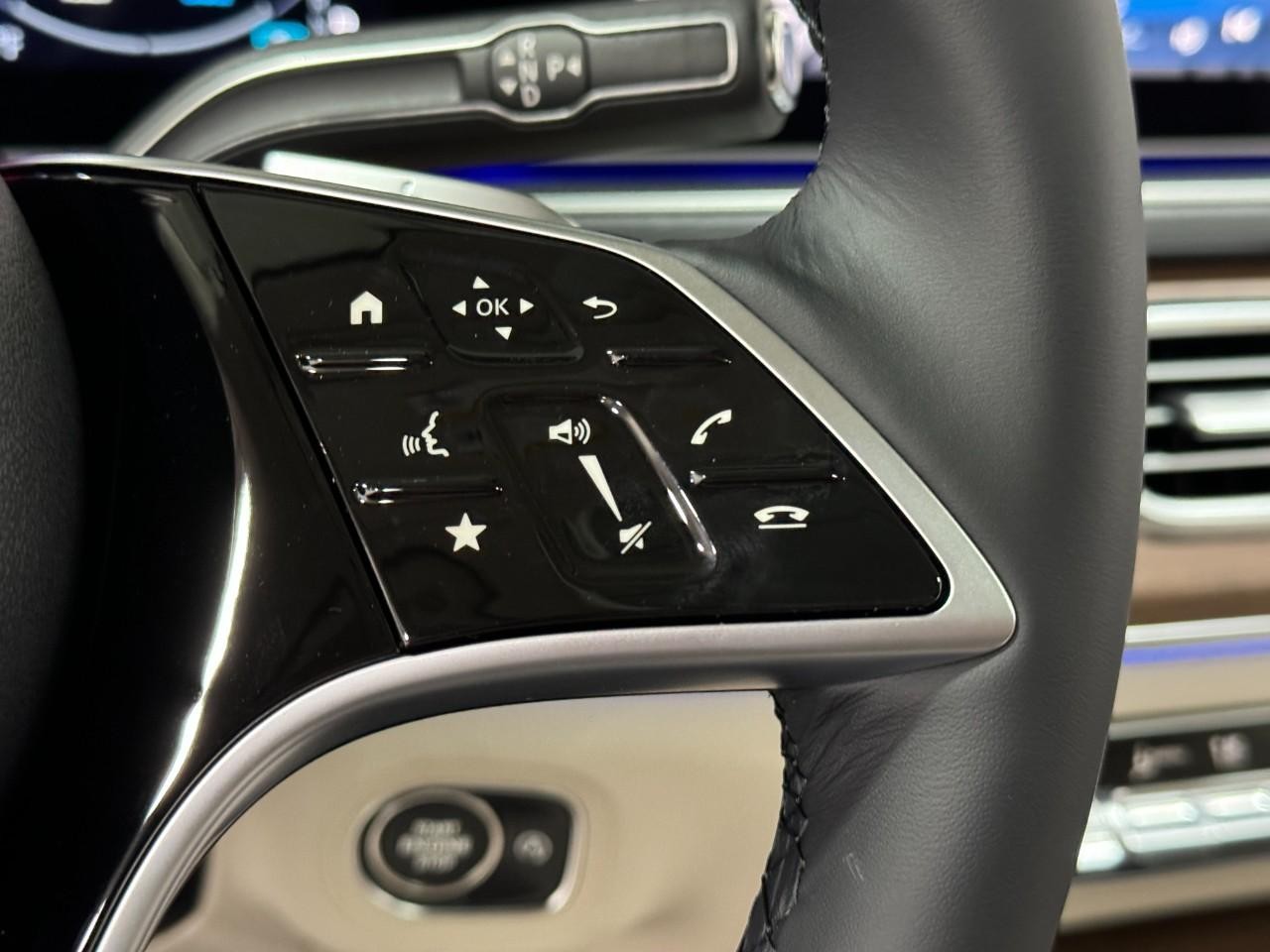 Mercedes-Benz GLE Vehicle Full-screen Gallery Image 34