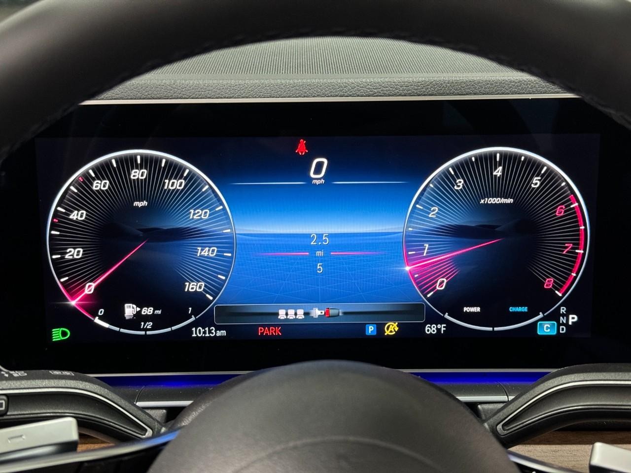 Mercedes-Benz GLE Vehicle Full-screen Gallery Image 35