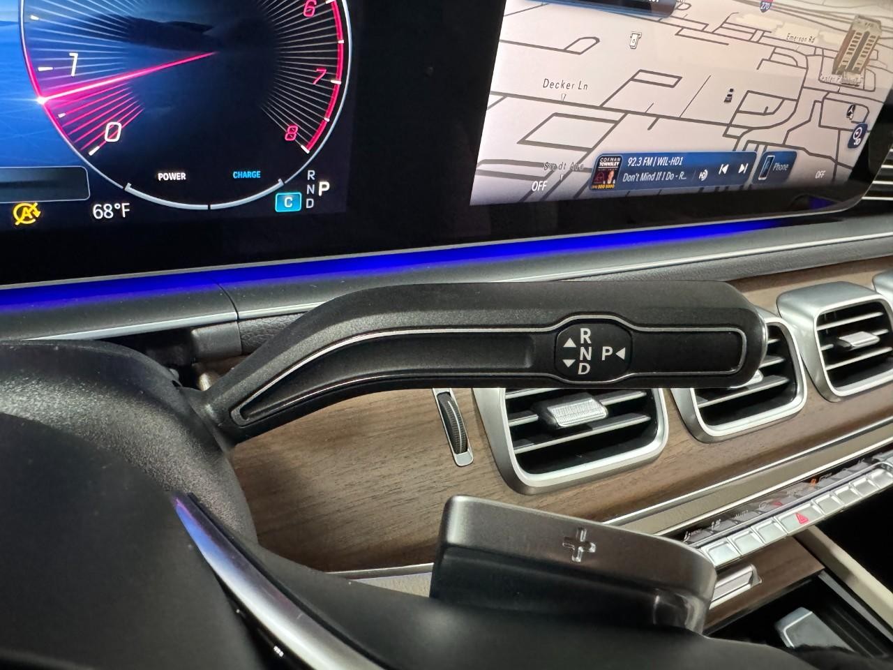 Mercedes-Benz GLE Vehicle Full-screen Gallery Image 36