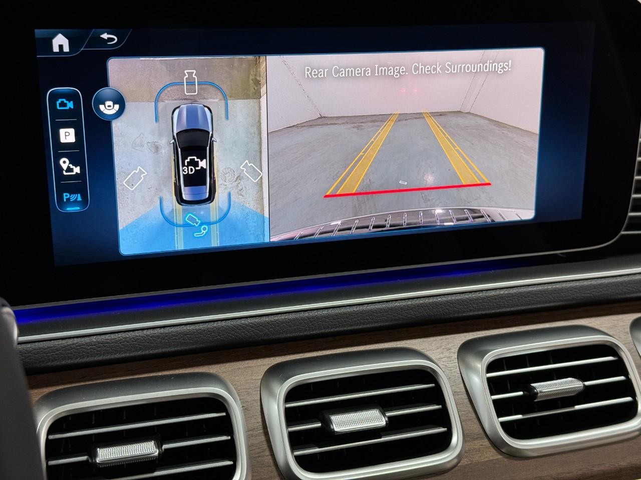 Mercedes-Benz GLE Vehicle Full-screen Gallery Image 37