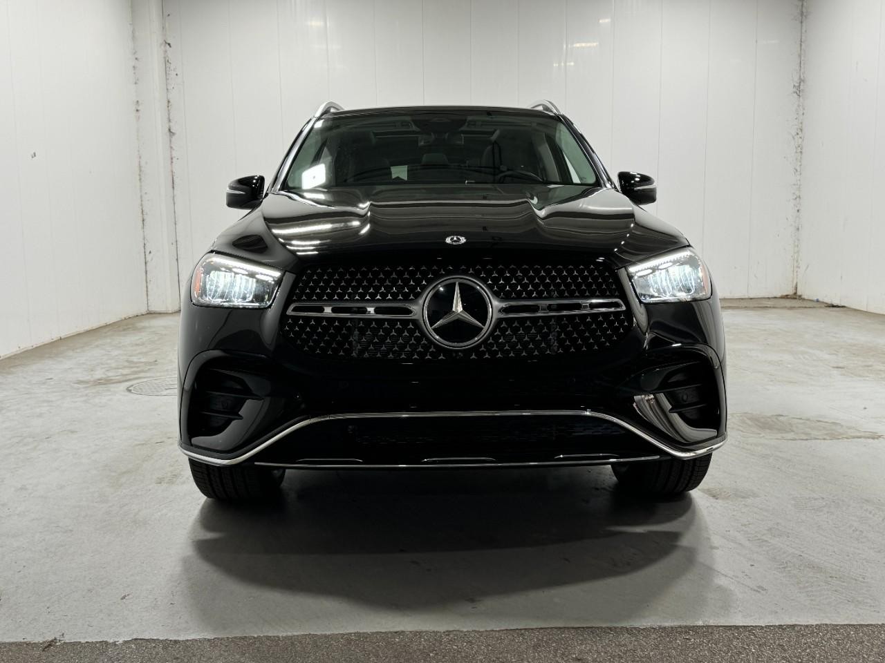 Mercedes-Benz GLE Vehicle Full-screen Gallery Image 7