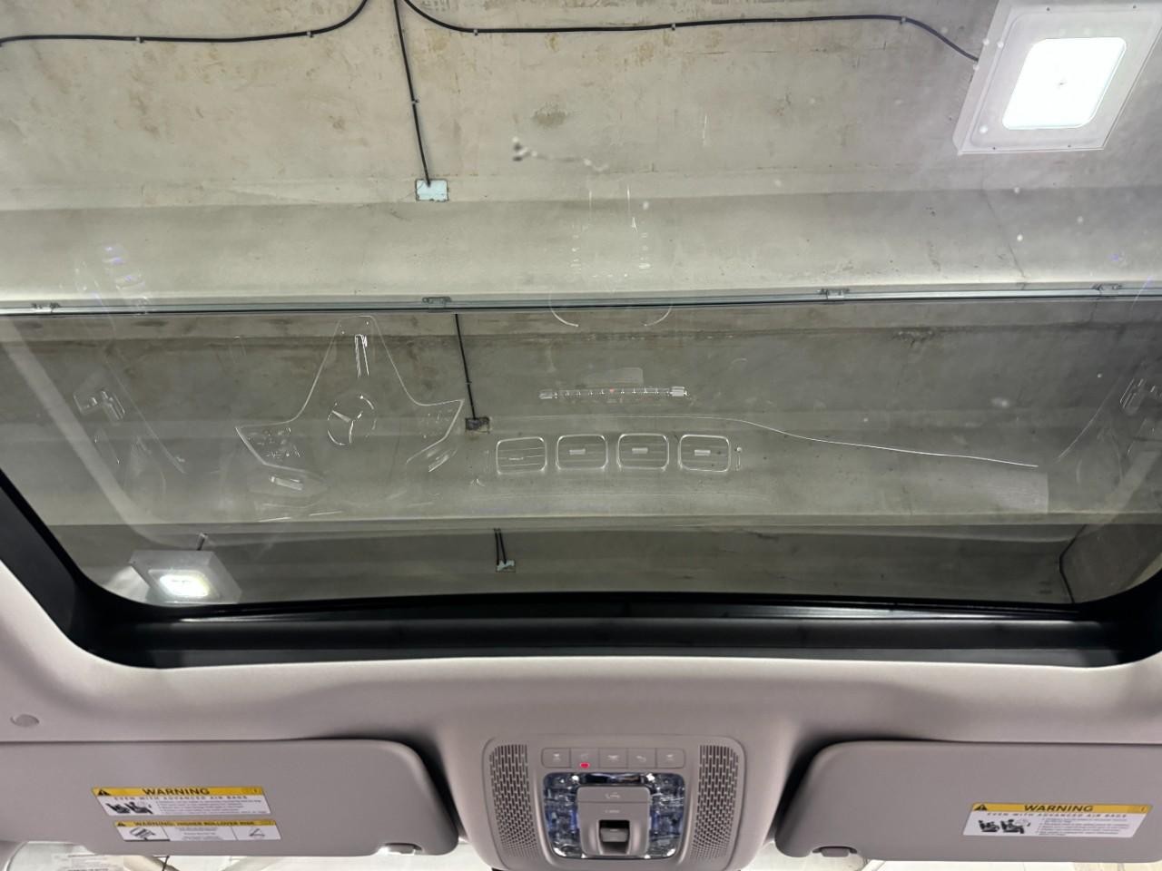 Mercedes-Benz GLE Vehicle Full-screen Gallery Image 13