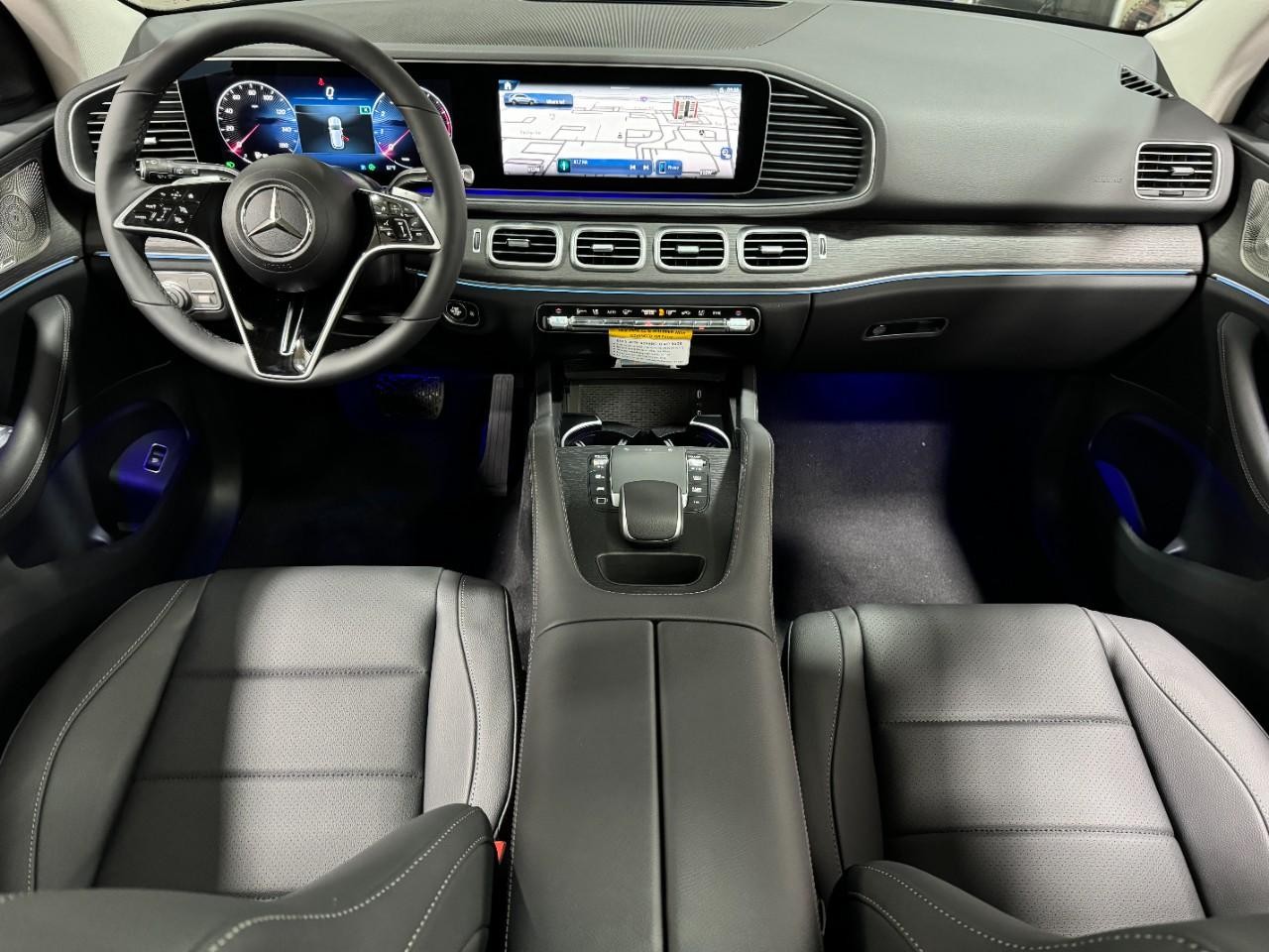 Mercedes-Benz GLE Vehicle Full-screen Gallery Image 14