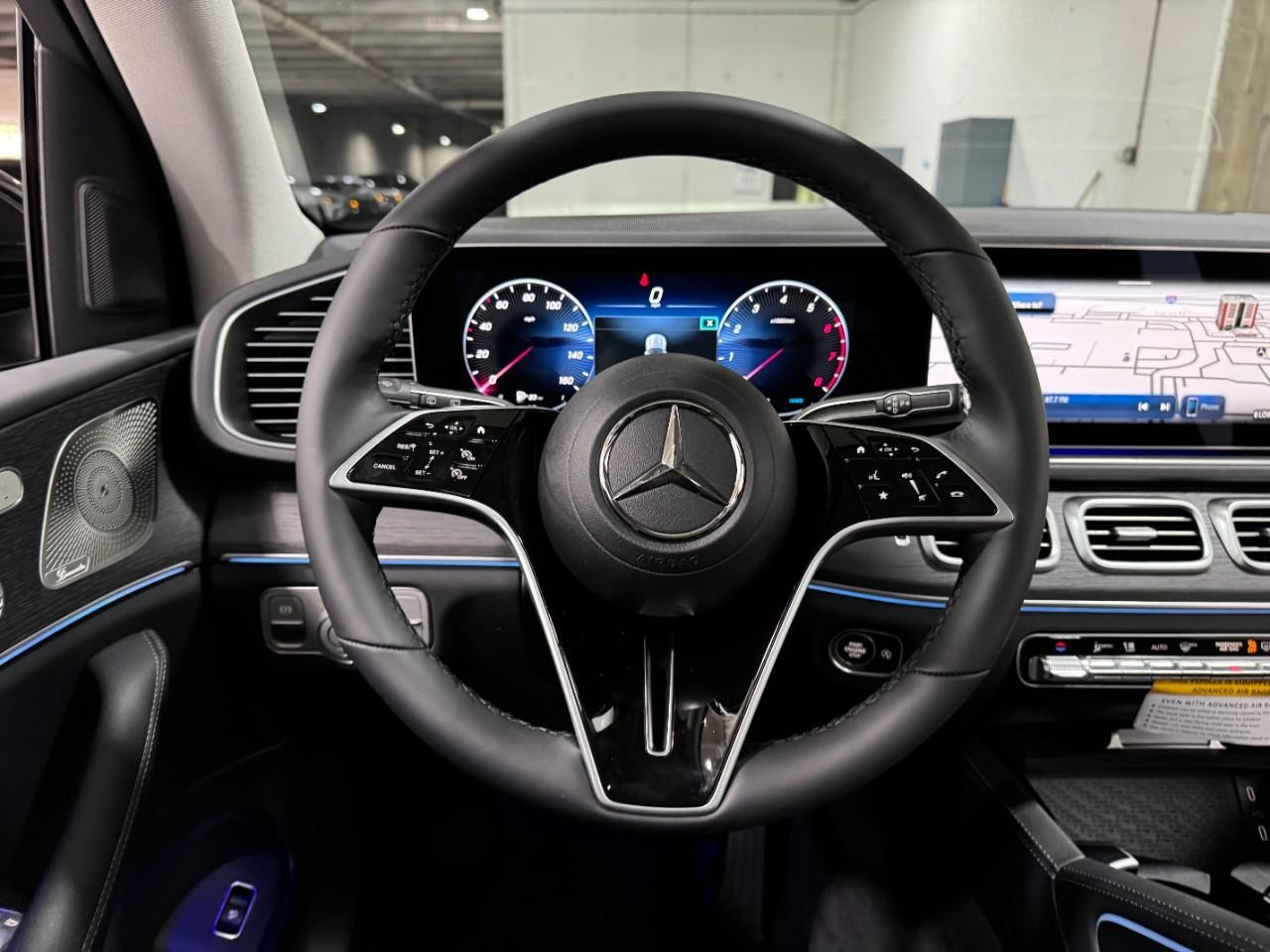 Mercedes-Benz GLE Vehicle Full-screen Gallery Image 15