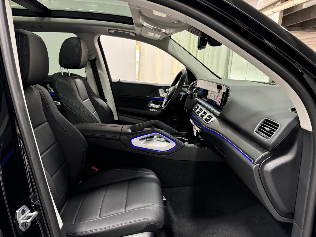 Mercedes-Benz GLE Vehicle Full-screen Gallery Image 20