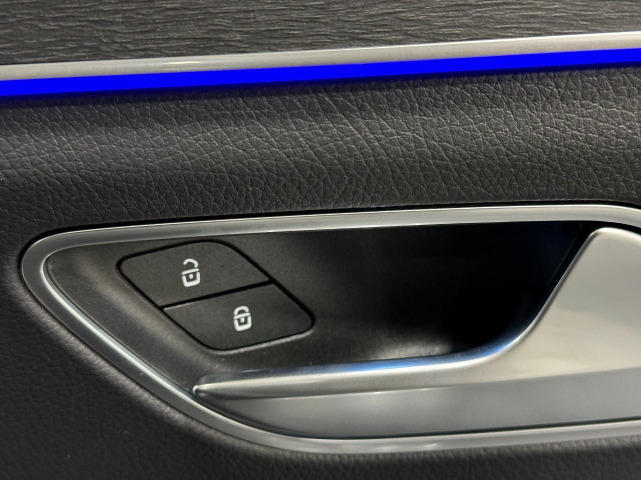 Mercedes-Benz GLE Vehicle Full-screen Gallery Image 24