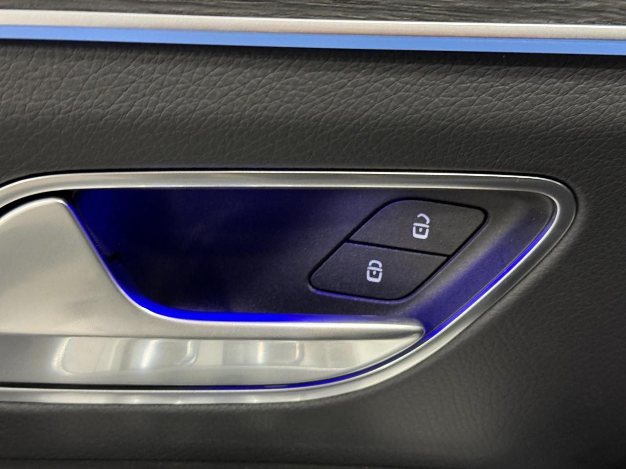 Mercedes-Benz GLE Vehicle Full-screen Gallery Image 28