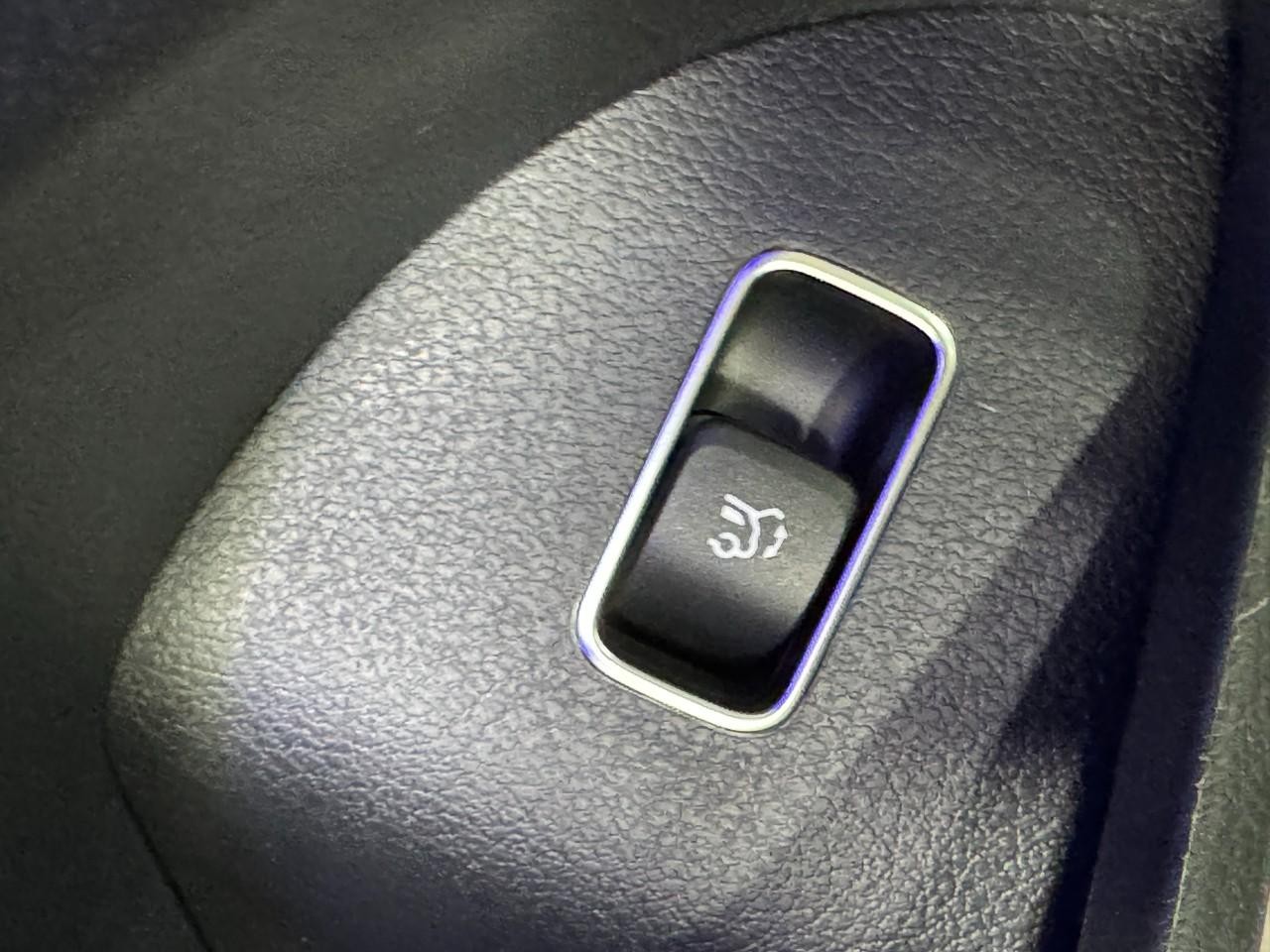 Mercedes-Benz GLE Vehicle Full-screen Gallery Image 30