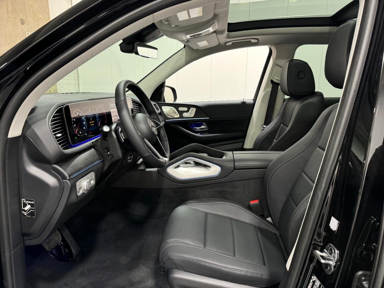 Mercedes-Benz GLE Vehicle Full-screen Gallery Image 31