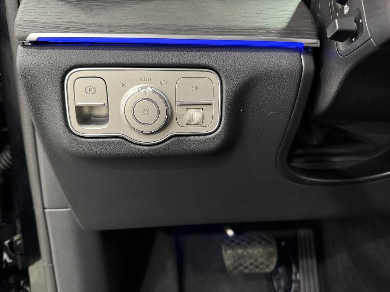 Mercedes-Benz GLE Vehicle Full-screen Gallery Image 34