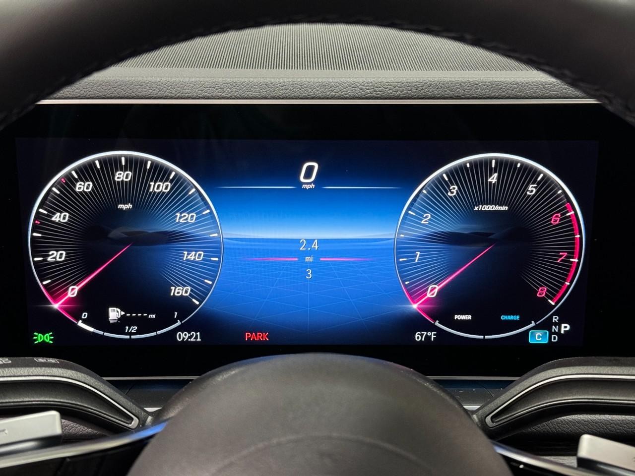 Mercedes-Benz GLE Vehicle Full-screen Gallery Image 37