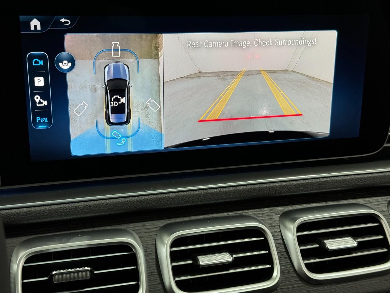 Mercedes-Benz GLE Vehicle Full-screen Gallery Image 39