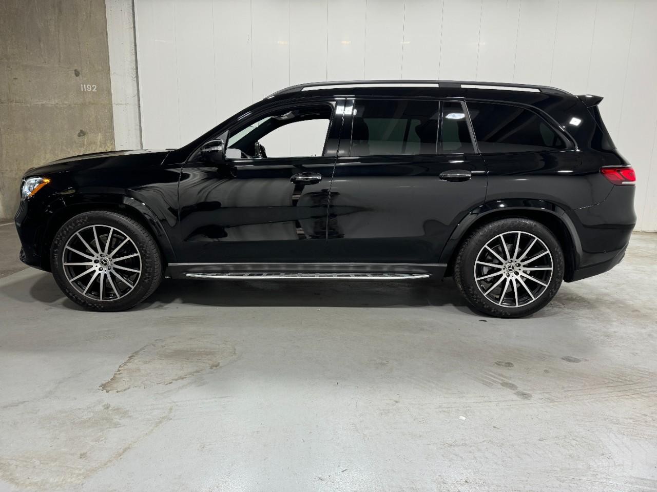 Mercedes-Benz GLS Vehicle Full-screen Gallery Image 2