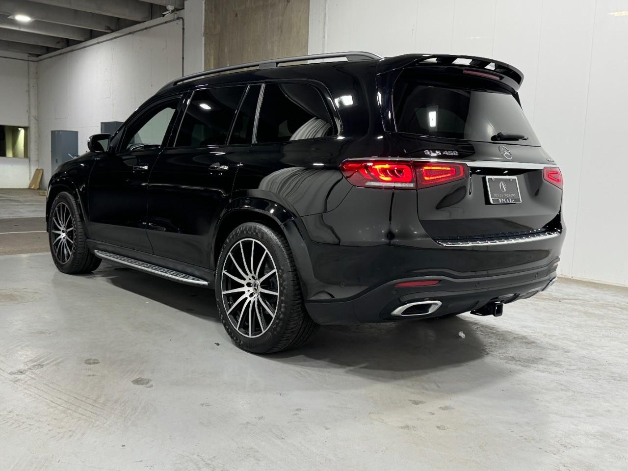 Mercedes-Benz GLS Vehicle Full-screen Gallery Image 3