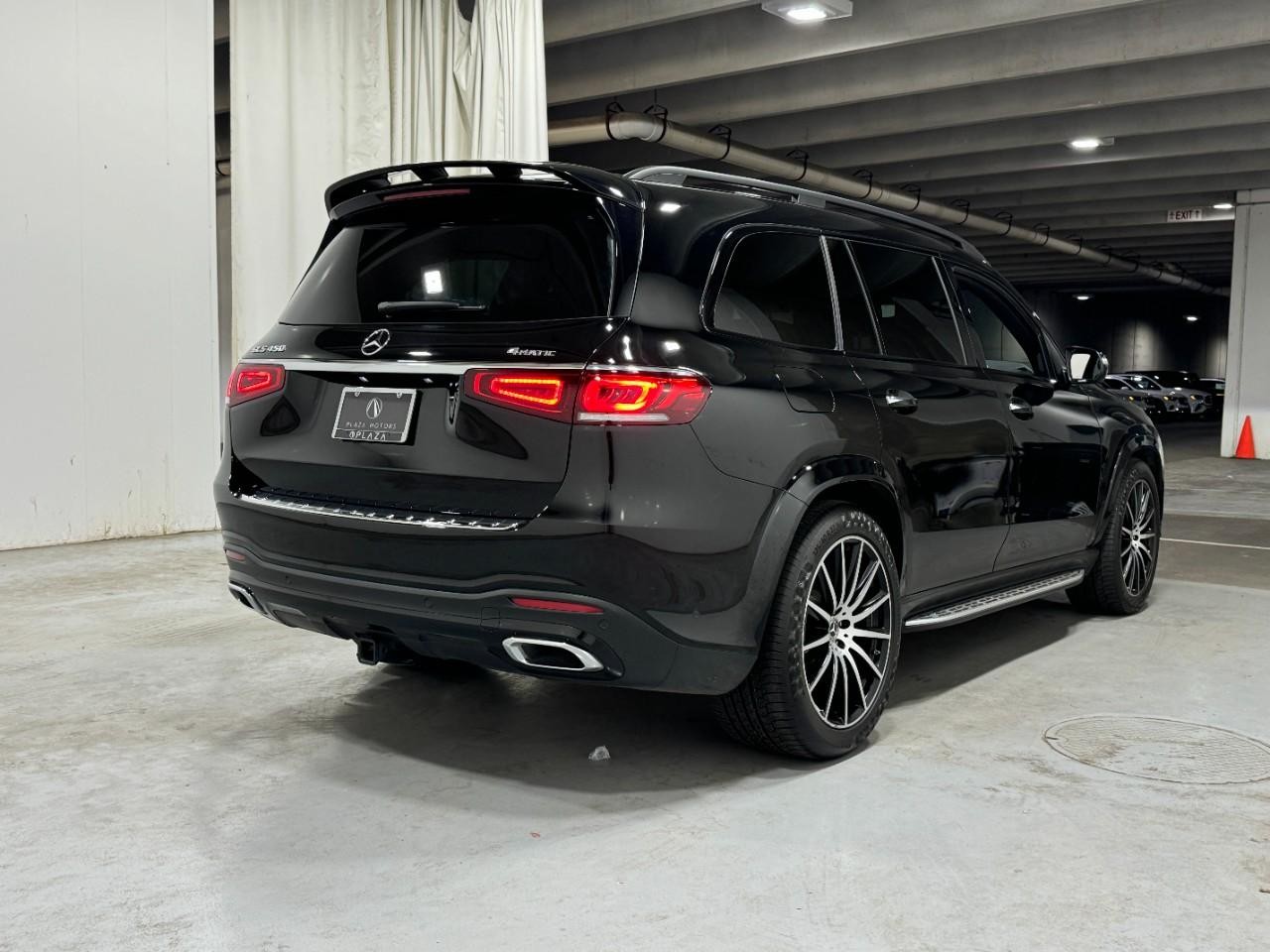 Mercedes-Benz GLS Vehicle Full-screen Gallery Image 4