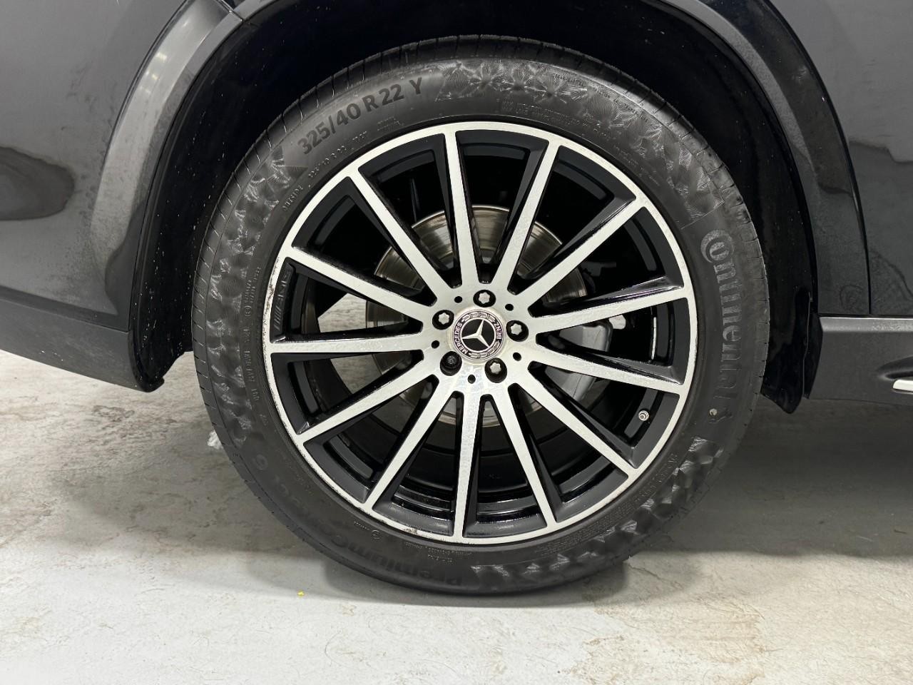 Mercedes-Benz GLS Vehicle Full-screen Gallery Image 5