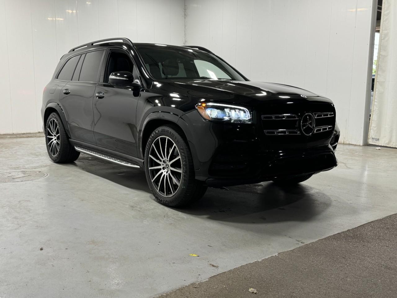 Mercedes-Benz GLS Vehicle Full-screen Gallery Image 6