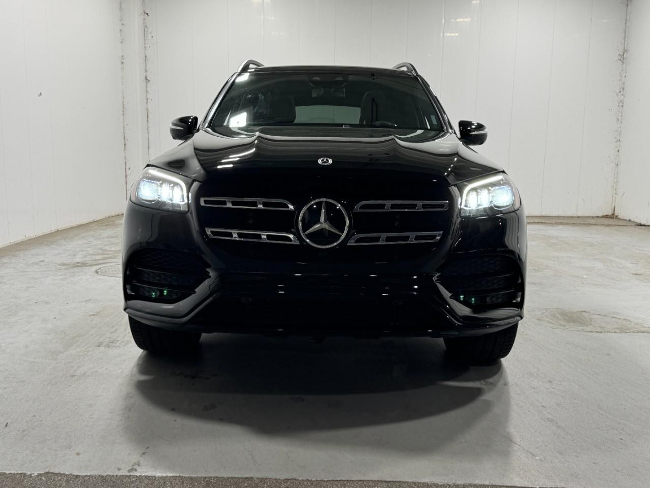 Mercedes-Benz GLS Vehicle Full-screen Gallery Image 7