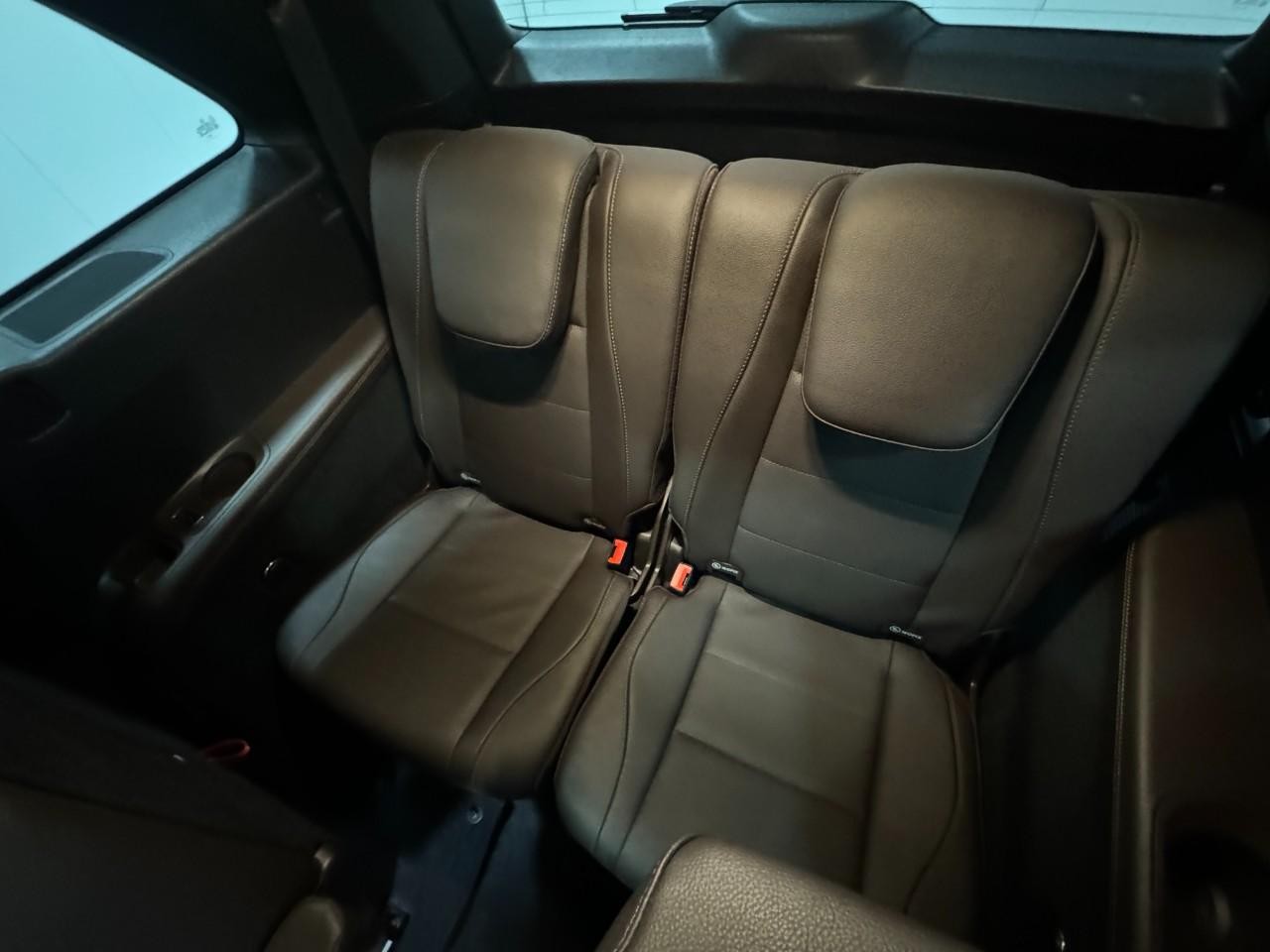 Mercedes-Benz GLS Vehicle Full-screen Gallery Image 8