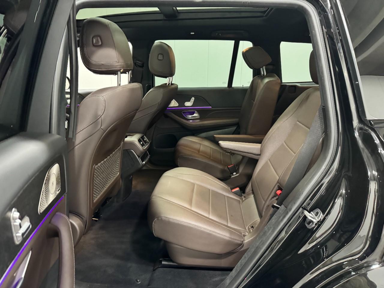 Mercedes-Benz GLS Vehicle Full-screen Gallery Image 9