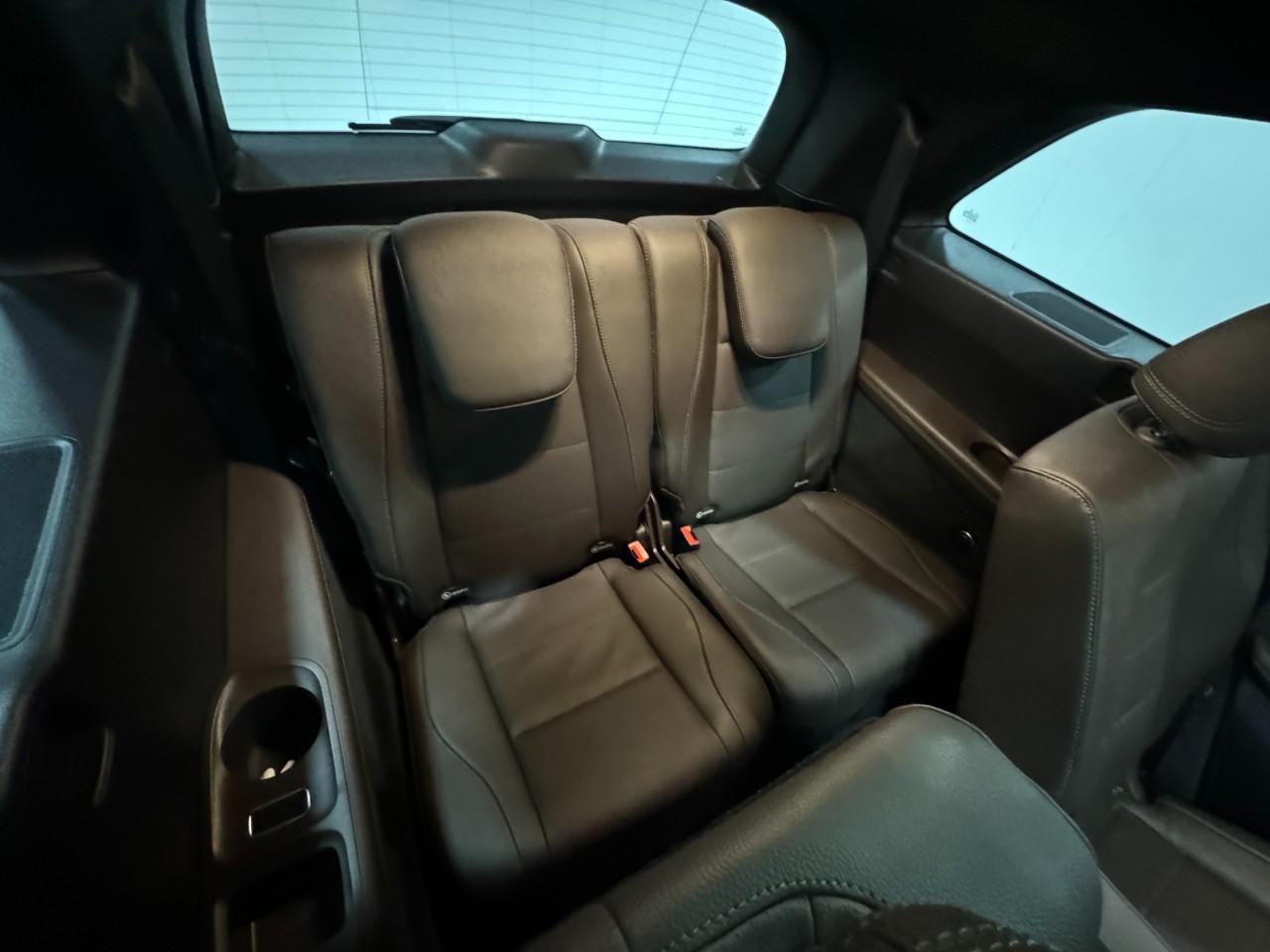 Mercedes-Benz GLS Vehicle Full-screen Gallery Image 11