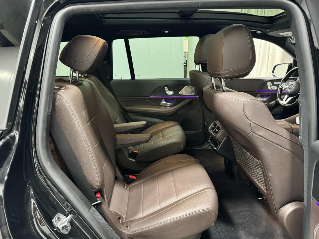 Mercedes-Benz GLS Vehicle Full-screen Gallery Image 12