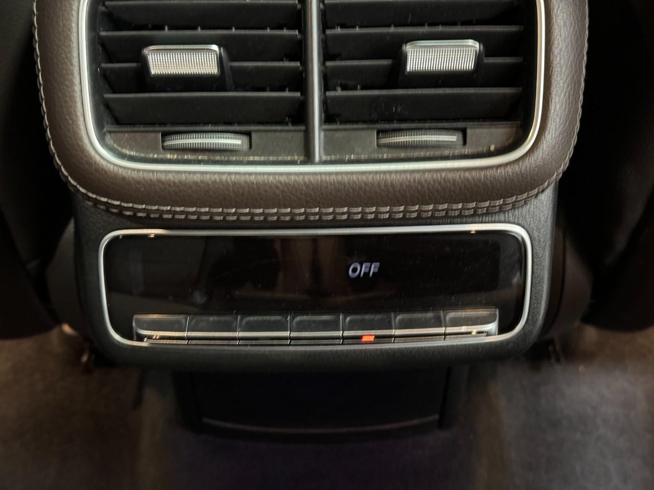 Mercedes-Benz GLS Vehicle Full-screen Gallery Image 13