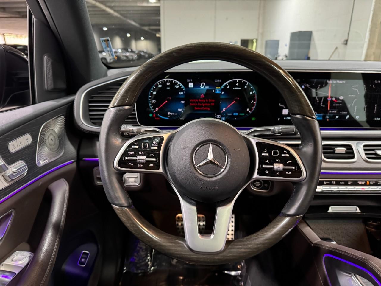 Mercedes-Benz GLS Vehicle Full-screen Gallery Image 16