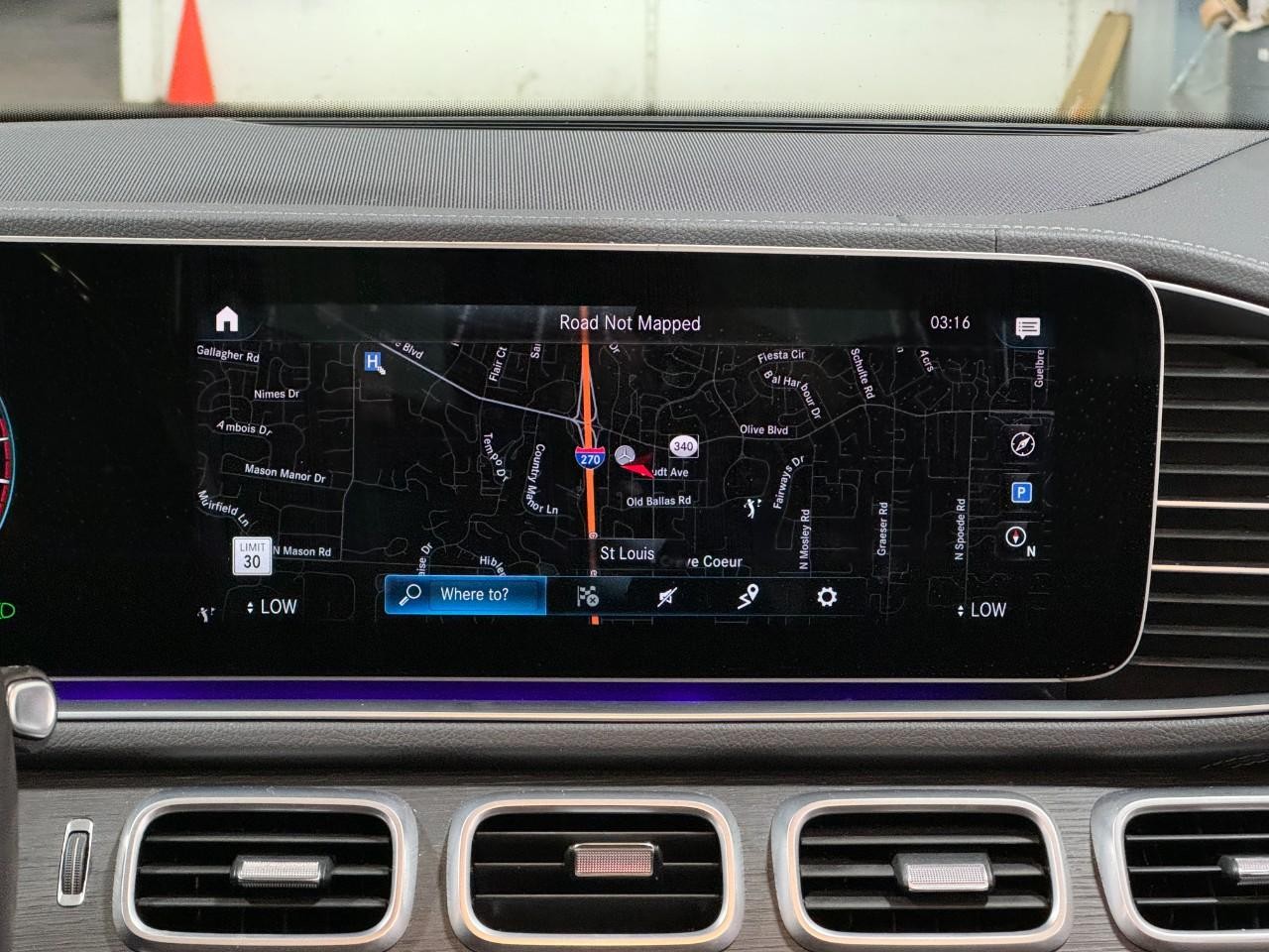 Mercedes-Benz GLS Vehicle Full-screen Gallery Image 17