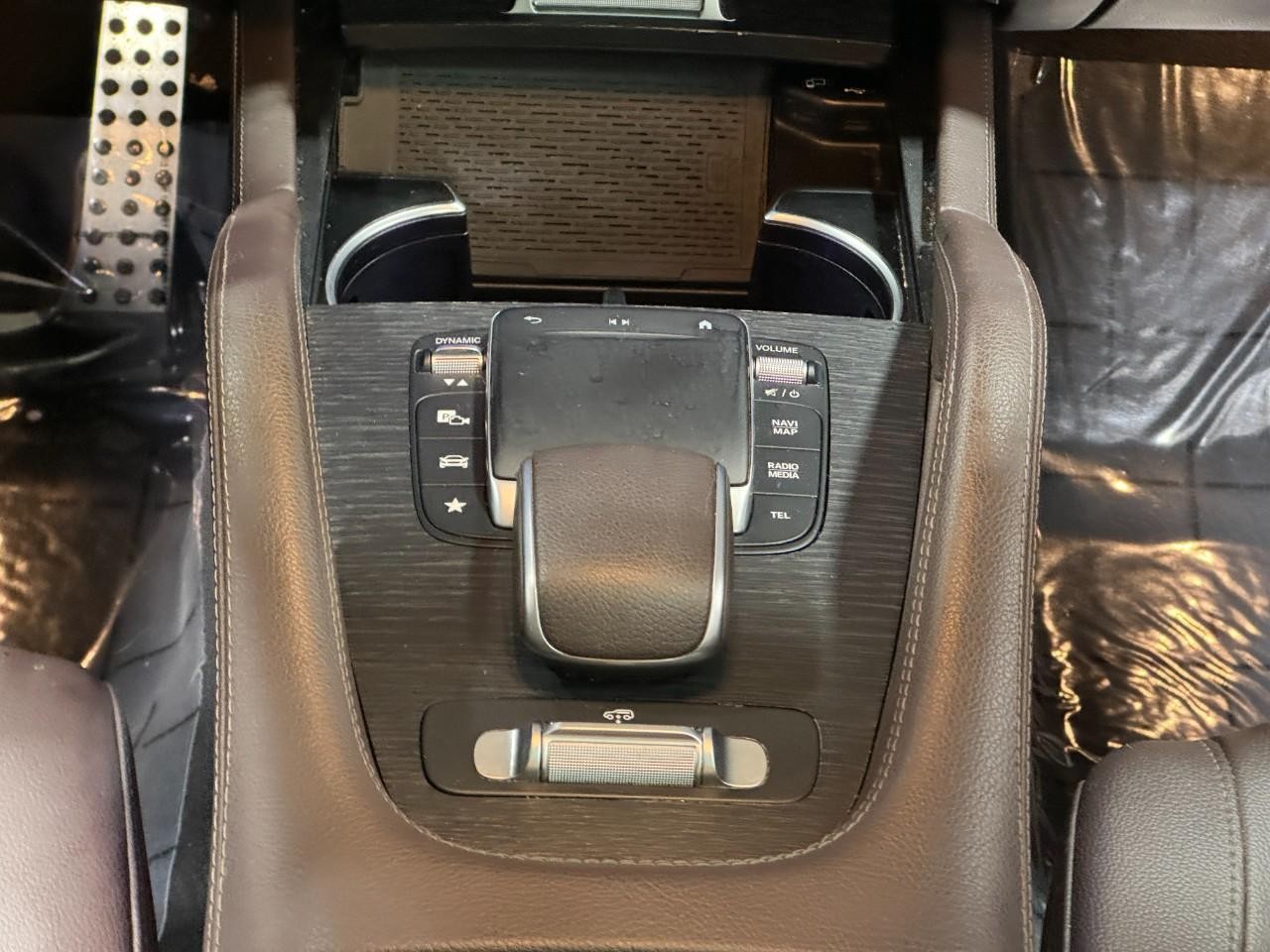 Mercedes-Benz GLS Vehicle Full-screen Gallery Image 19